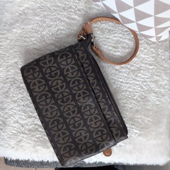 Giani Bernini Preppy Old Money Italian Style Monogram Block Signature Wristlet - Picture 10 of 11